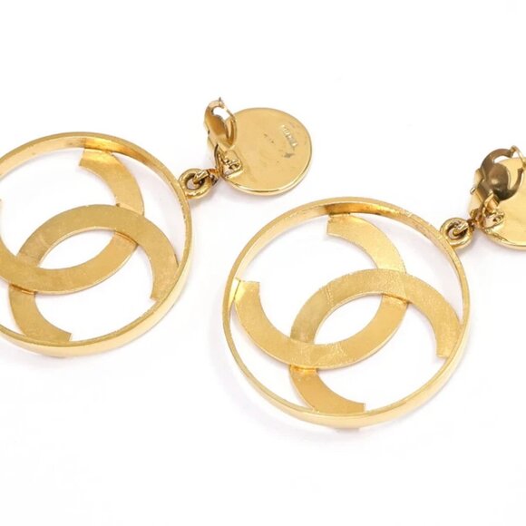 CHANEL CC Logos Huge Round Drop Dangle Clip-On Earrings Gold Tone Auth w/Box w11 - Picture 3 of 6